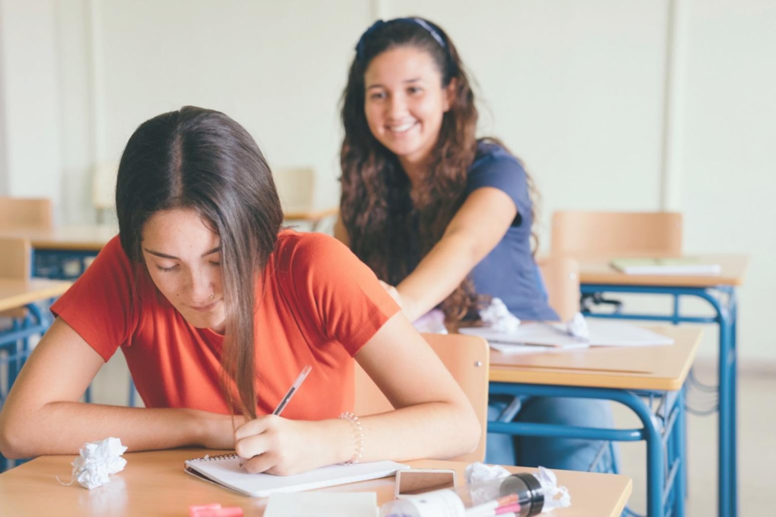 Personas trabajando en estrategias financieras
